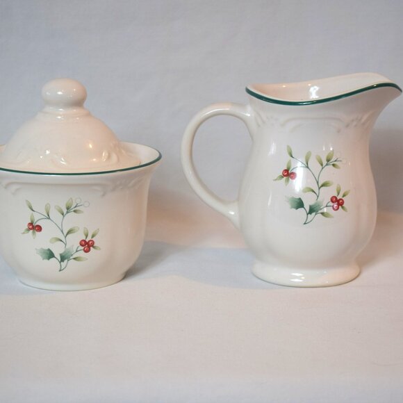 Vintage Pfaltzgraff Winterberry Creamer and Sugar Bowl Set - Picture 3 of 5